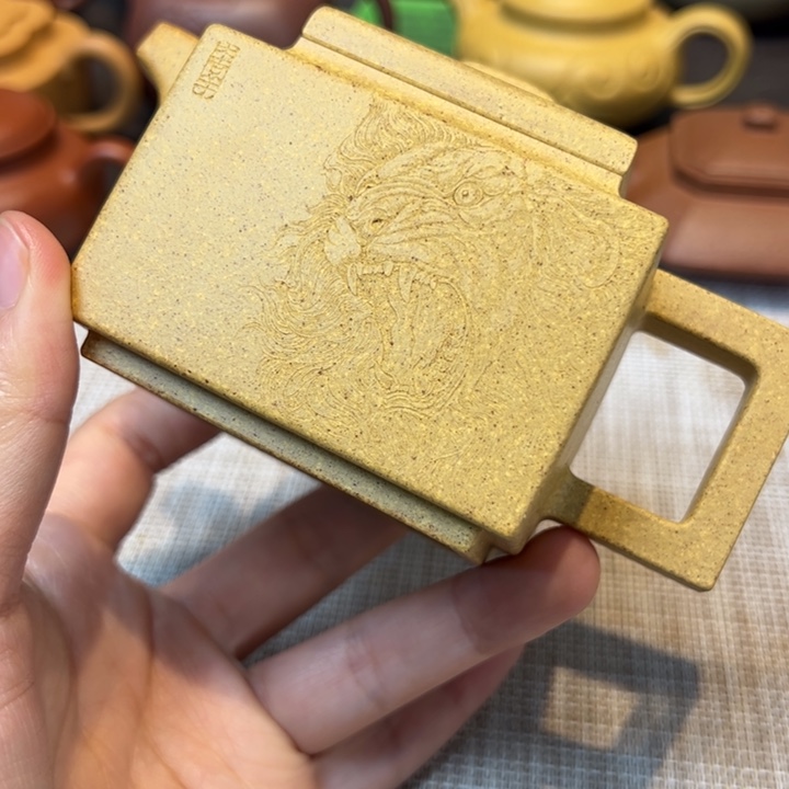 紫砂茶壶亚明，本绿，容量200毫升，全手