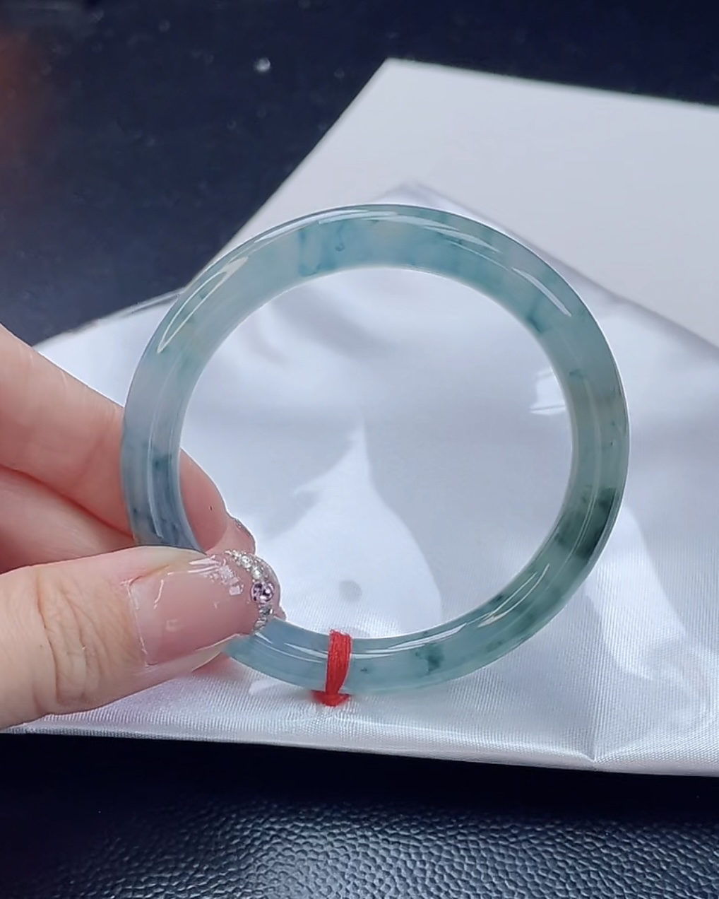 翡翠手镯未镶嵌翡翠