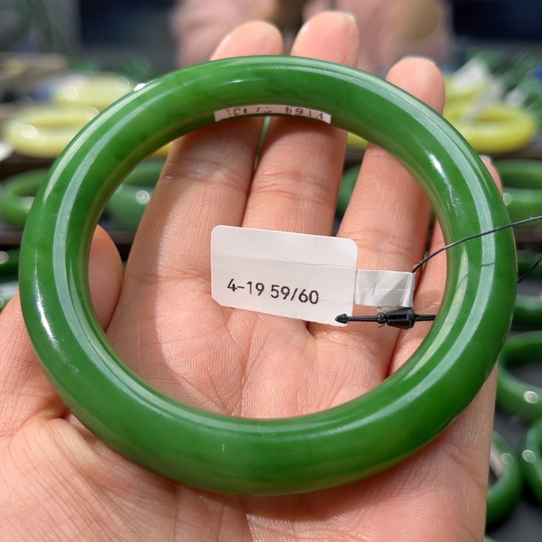 和田玉（碧玉）手镯未镶嵌