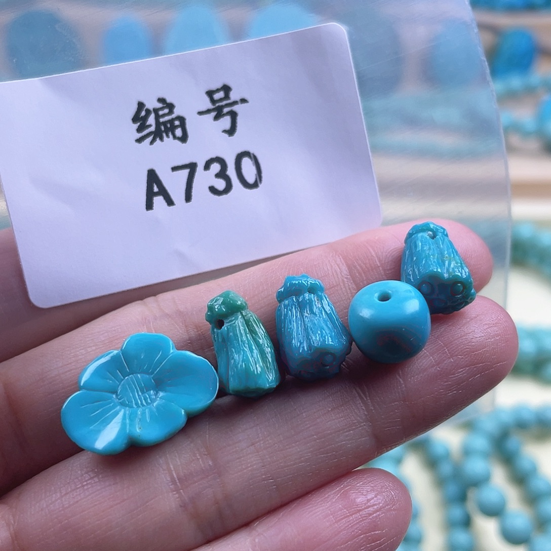 绿松石未镶嵌天然原矿绿松石雕刻件