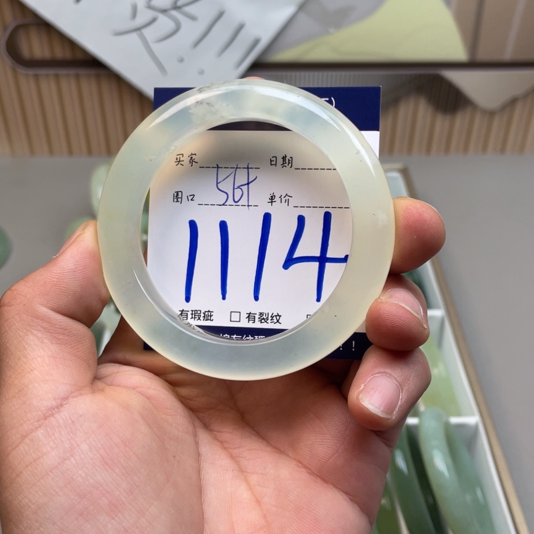 岫玉手镯手镯未镶嵌