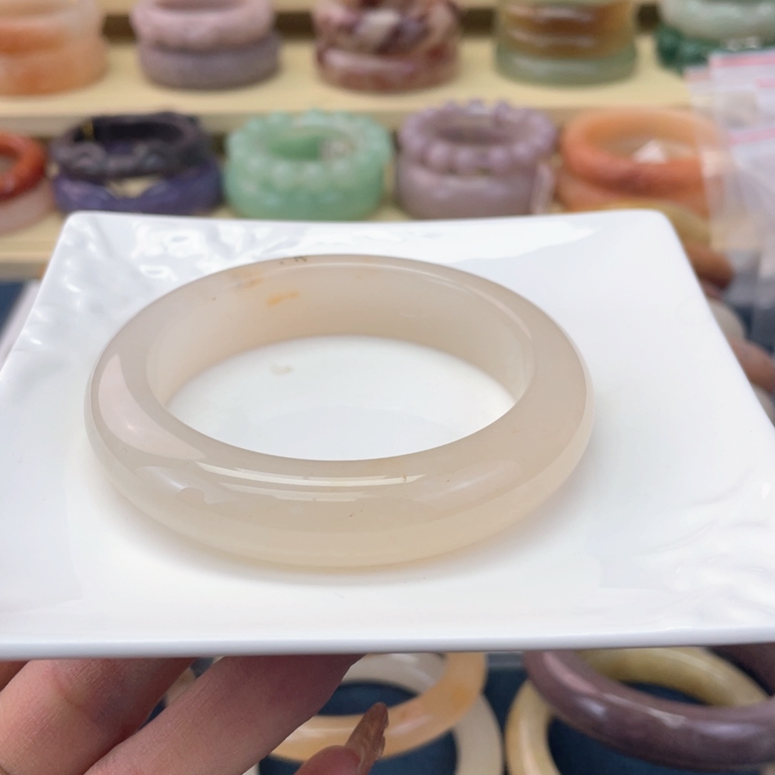 石英质玉未镶嵌手镯