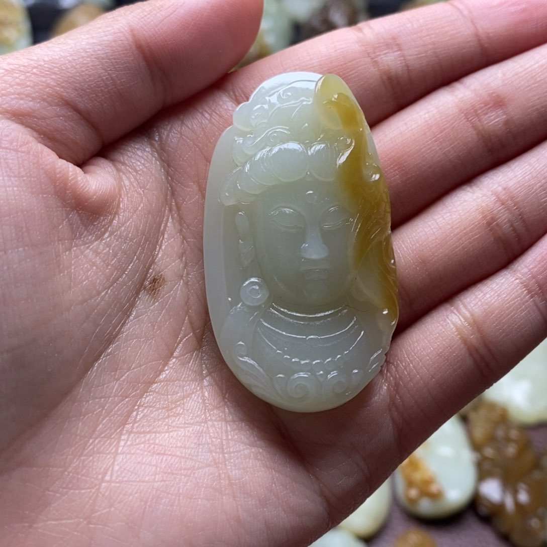 吊坠(不含链)未镶嵌和田玉（糖玉）莎**云