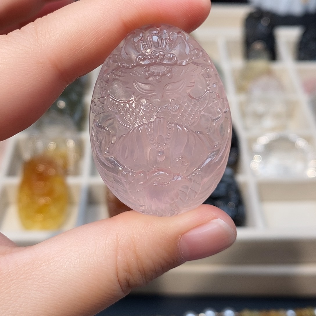 未镶嵌颈饰水晶粉水