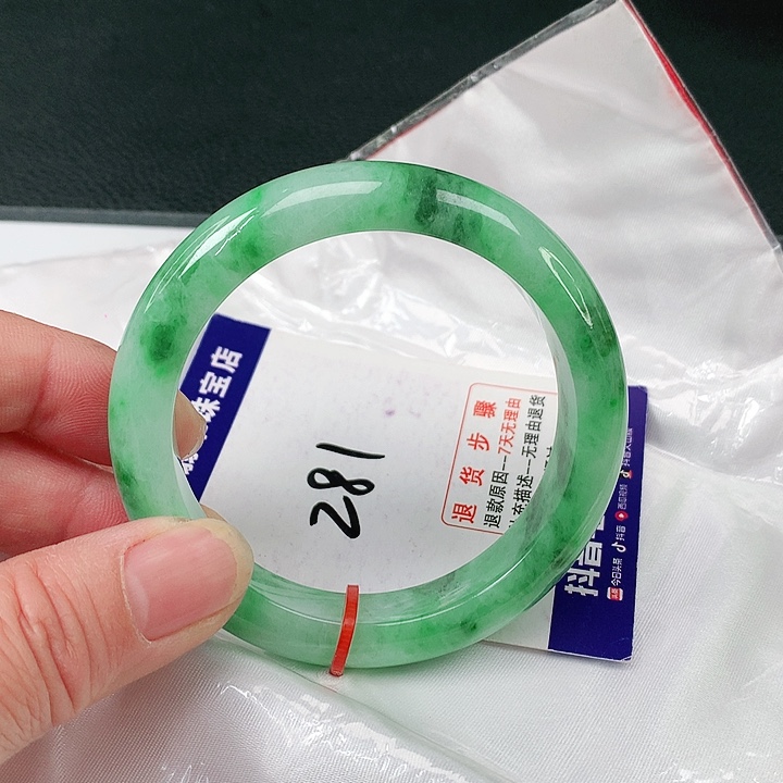 翡翠手镯未镶嵌翡翠