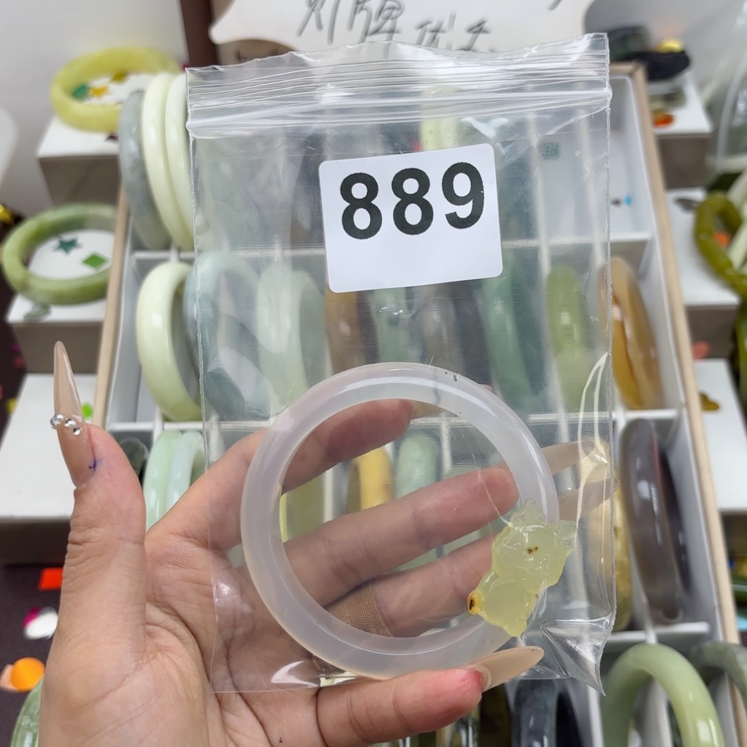 蛇纹石玉未镶嵌手镯卖****哪