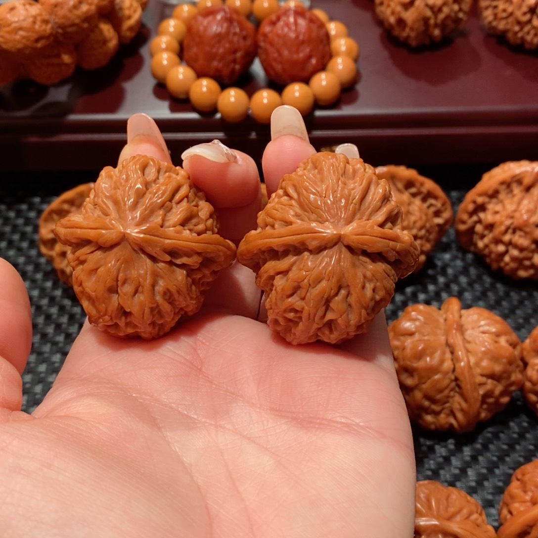 文玩核桃把件白狮子