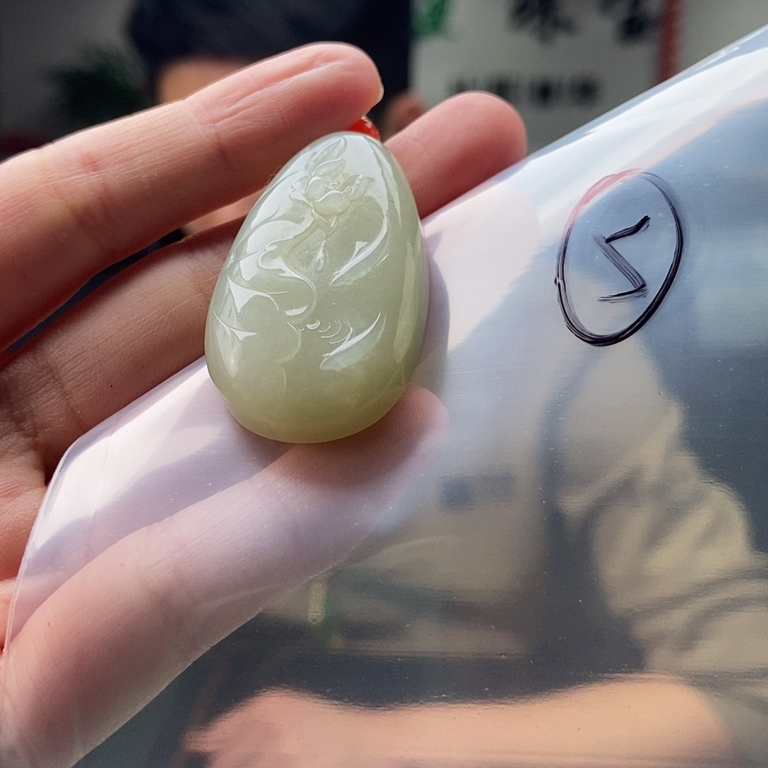 和田玉颜色多样性发拍一发一未镶嵌