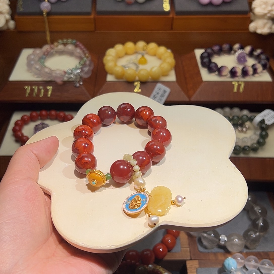 南红玛瑙手串未镶嵌上****?