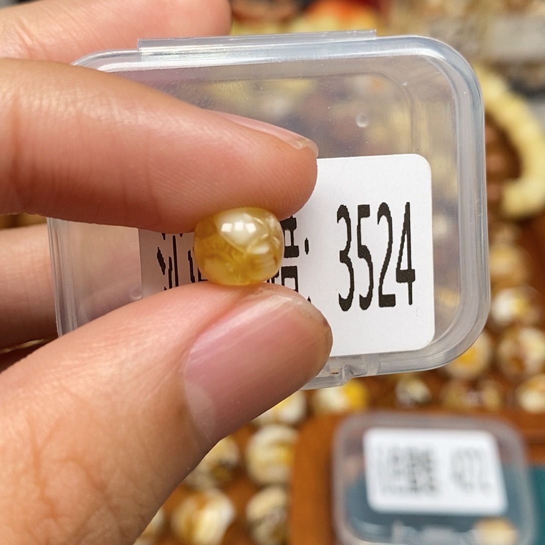 蜜蜡未镶嵌珠宝奇石3524