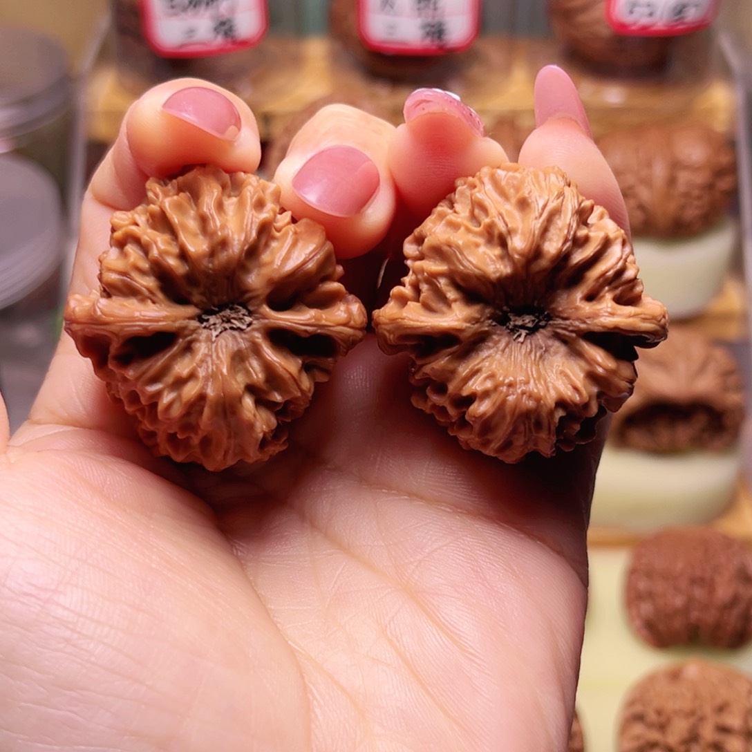 文玩核桃吊坠凹底龙门涧