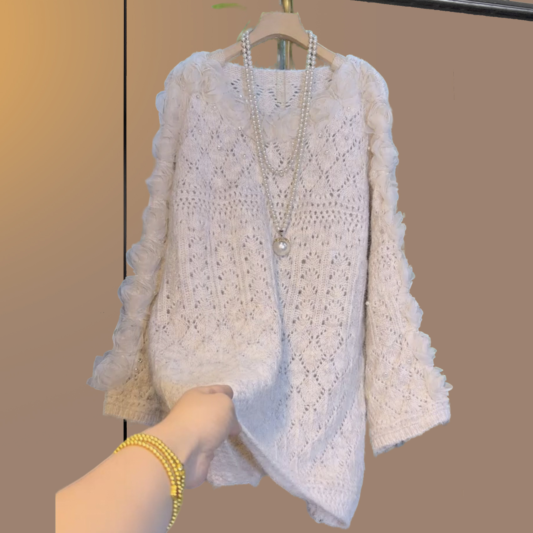 秋季大码女装胖妹妹气质显瘦简约宽松时尚减龄百搭花朵白色大衫