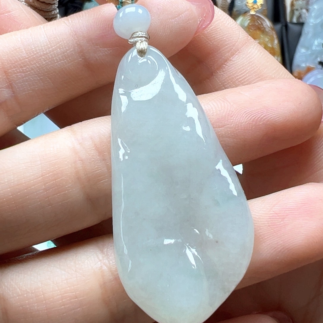 翡翠颈饰未镶嵌荷叶