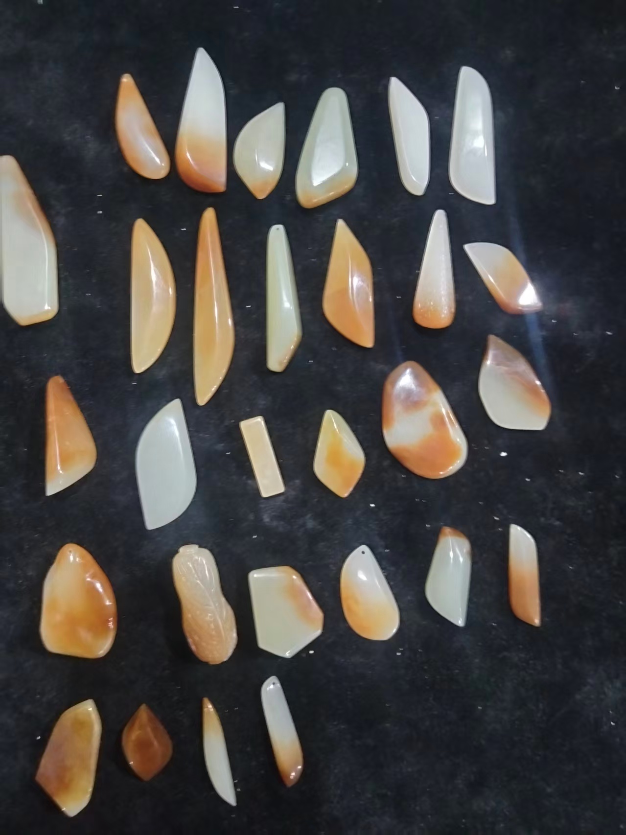 新疆戈壁天然珍贵籽石原石有独特观赏价值的石头小把件