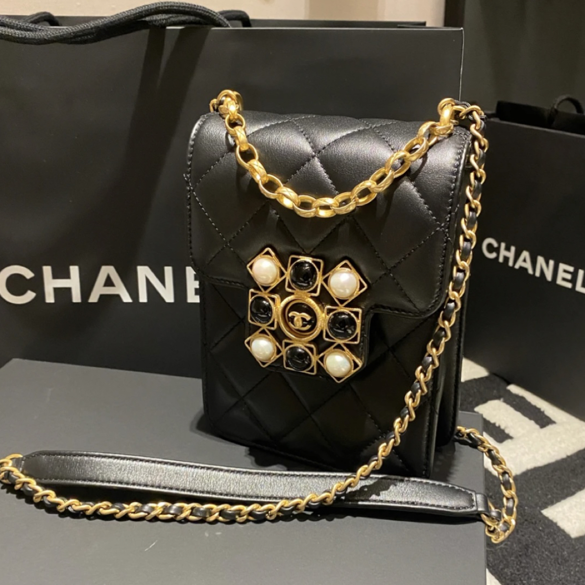 99新 Chanel/香奈儿 多多奢品/香奈儿黑金巴洛克宝石扣挎包/99新