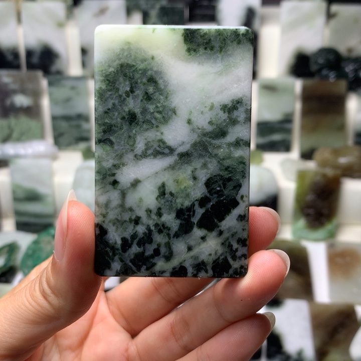 独山玉未镶嵌颈饰