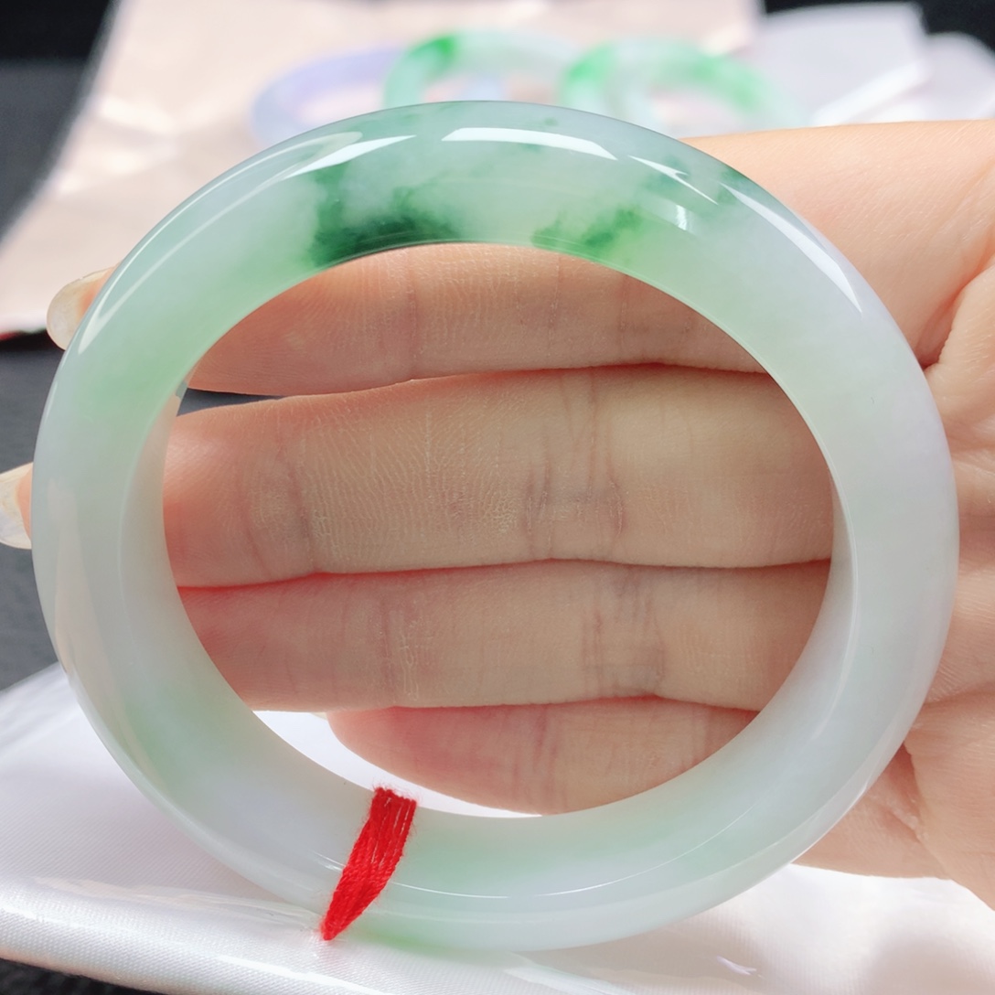 翡翠未镶嵌手镯缅甸55.5冰胶润飘绿花正圈