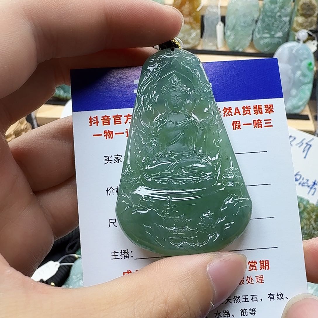 翡翠颈饰未镶嵌缅甸翡翠，虚空