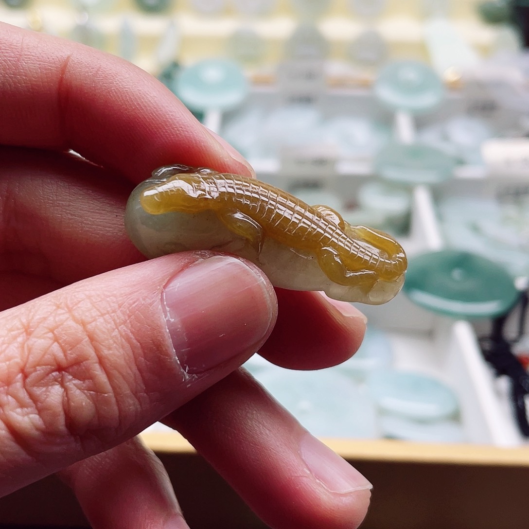 翡翠颈饰未镶嵌天然翡翠