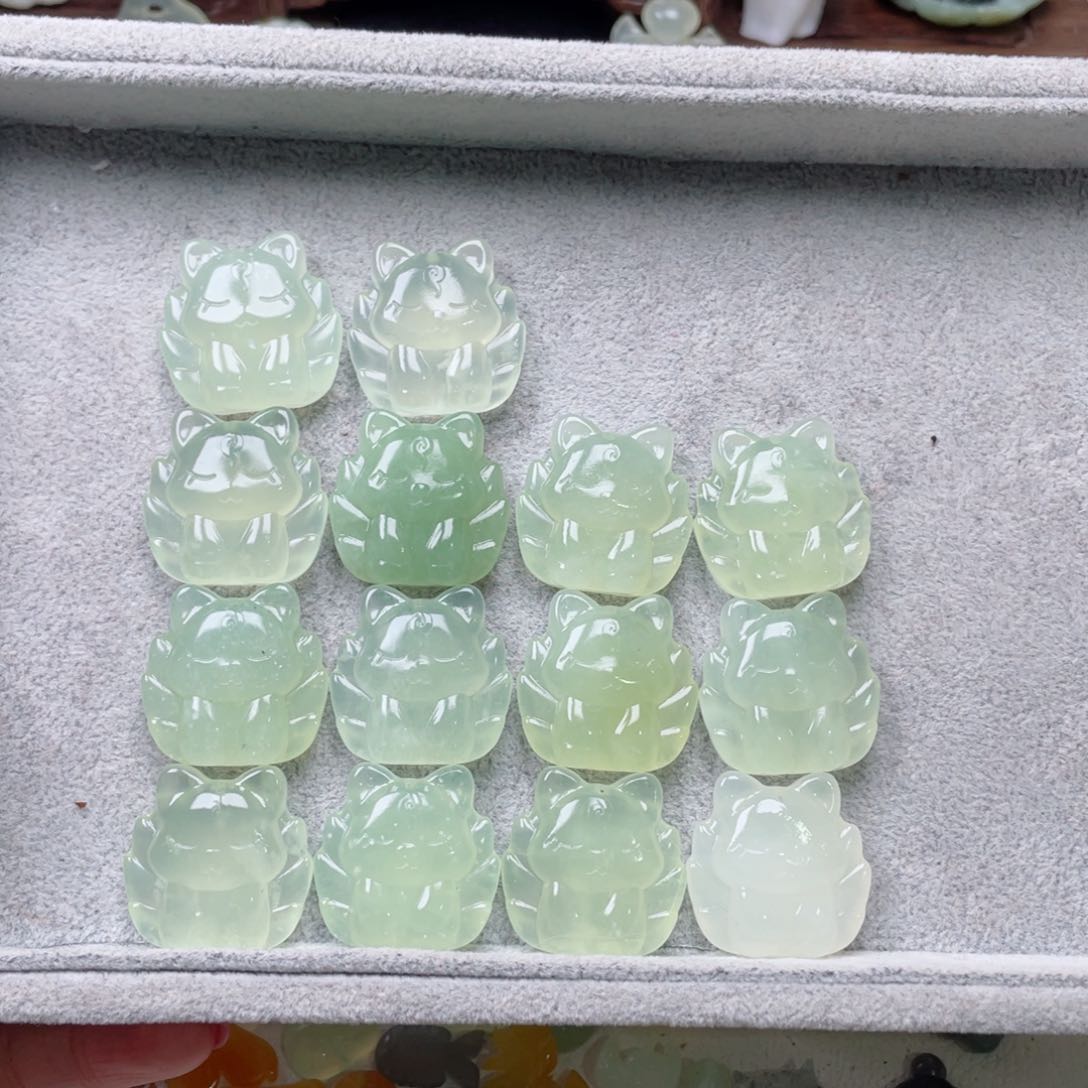 蛇纹石玉颈饰未镶嵌颜*意