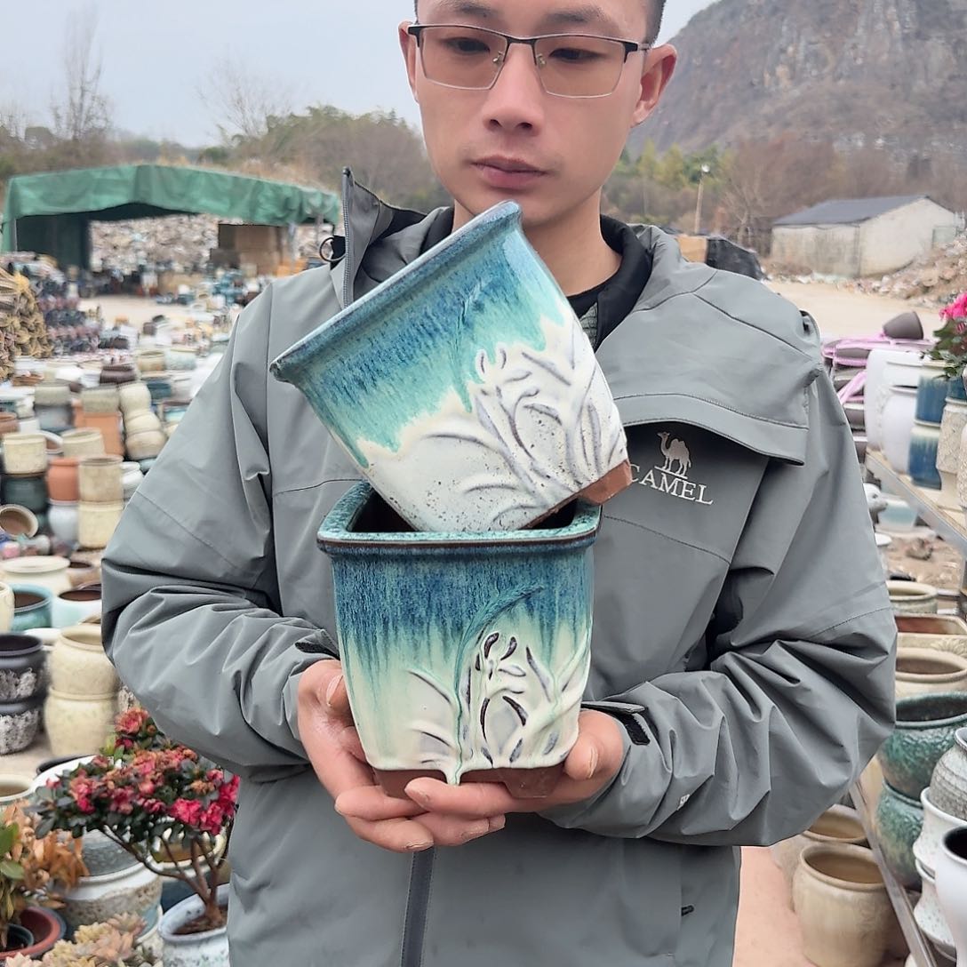 紫砂花盆口15高15（两个兰花方