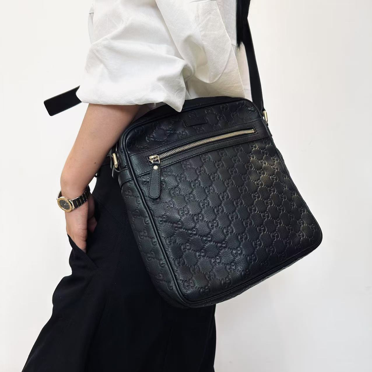 95新 GUCCI/古驰 古驰黑色压纹单肩包 2506260219