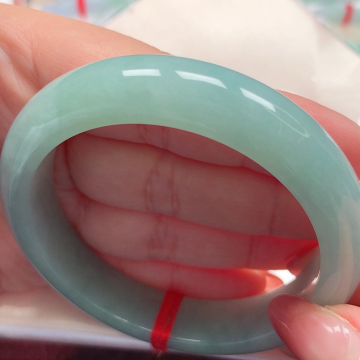 翡翠手镯未镶嵌葉**声强推