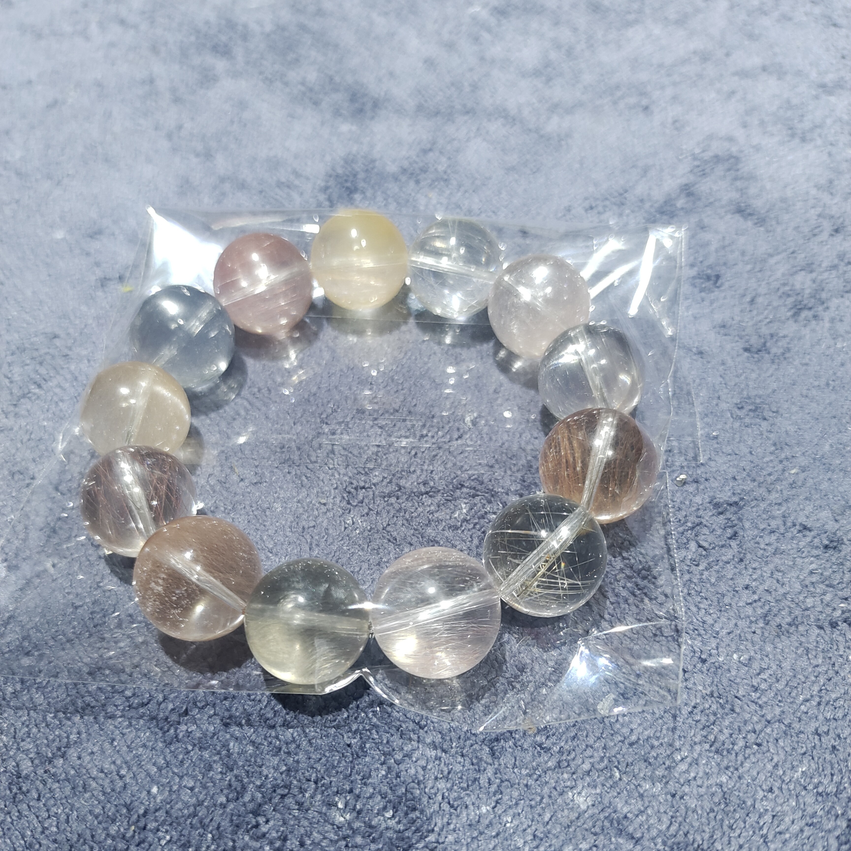 天然水晶兔毛彩色手串蓝色绿色兔毛高透亮色以直播间款式为准