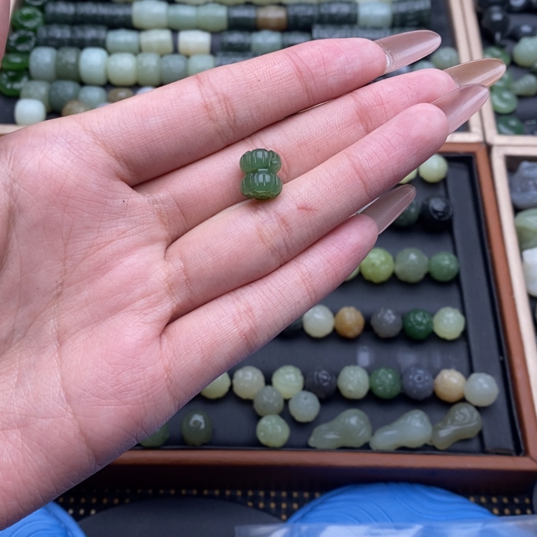 嘻***迹和田玉未镶嵌珠宝半成品