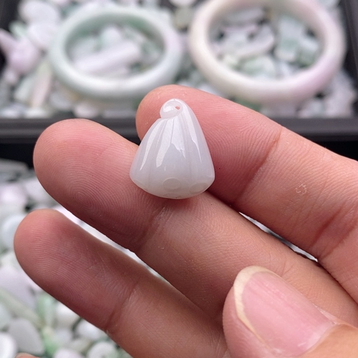 浙****翡翠未镶嵌吊坠(不含链)