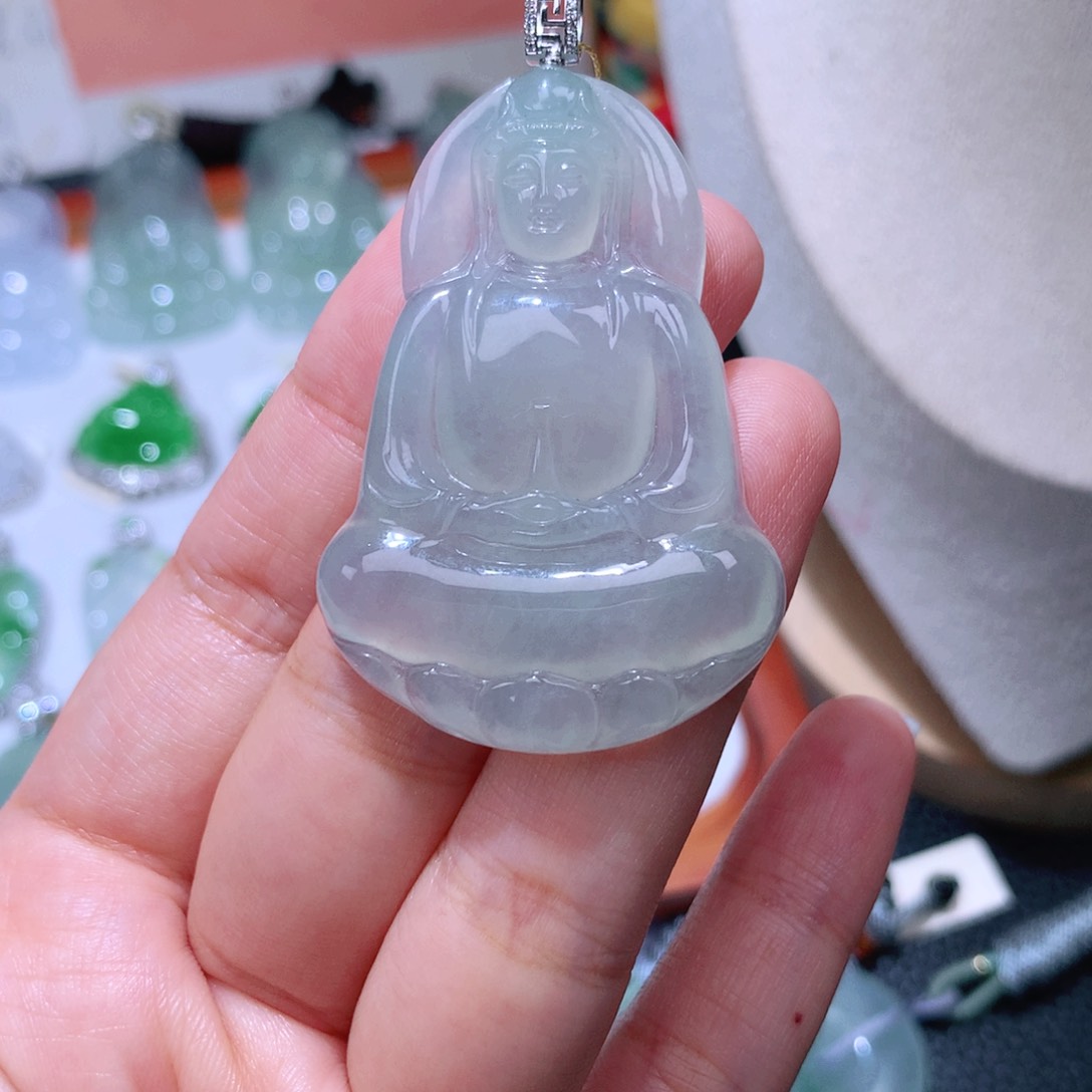 颈饰18K金镶嵌翡翠素衣