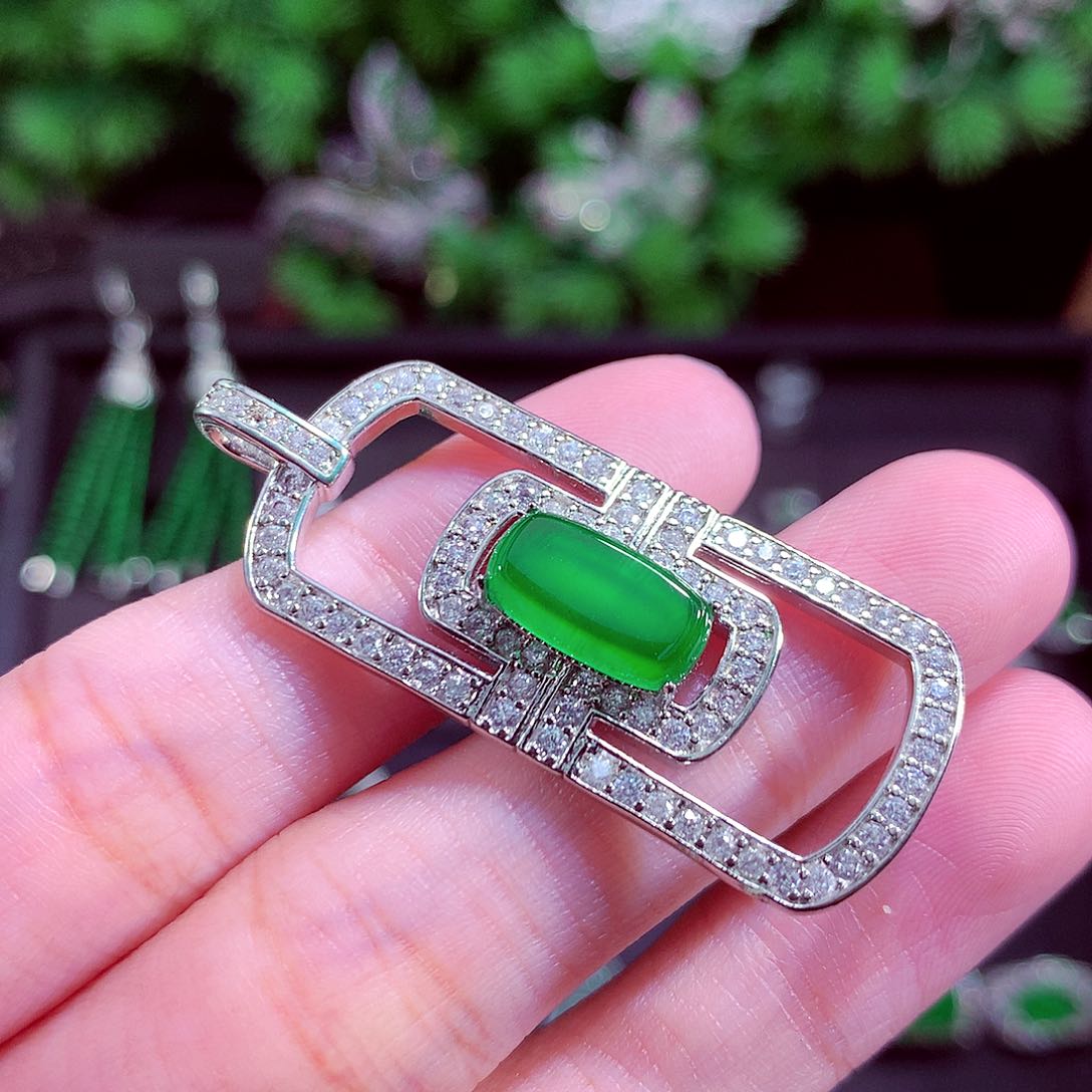 颈饰未镶嵌翡翠天然