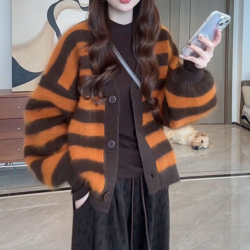 2025新款设计感撞色条纹针织开衫宽松显瘦百搭外套女