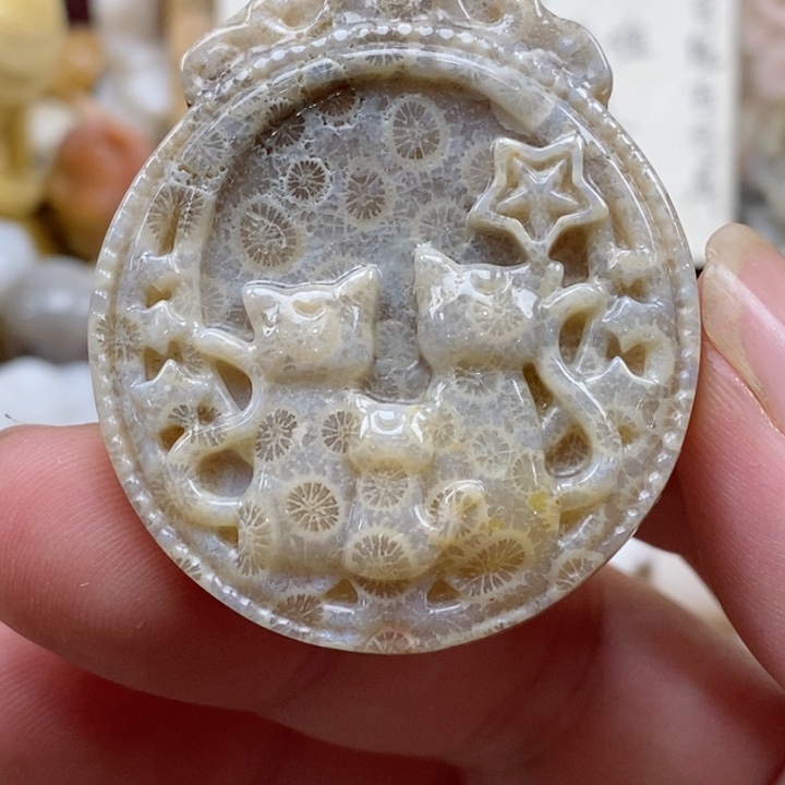 颈饰未镶嵌硅化珊瑚（珊瑚玉）有瑕