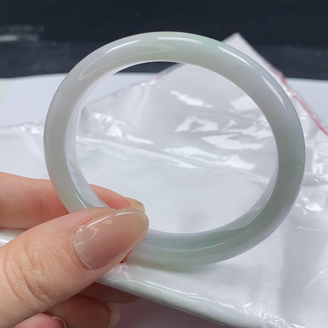 【闪购商品】翡翠手镯（贵妃镯）未镶嵌212号