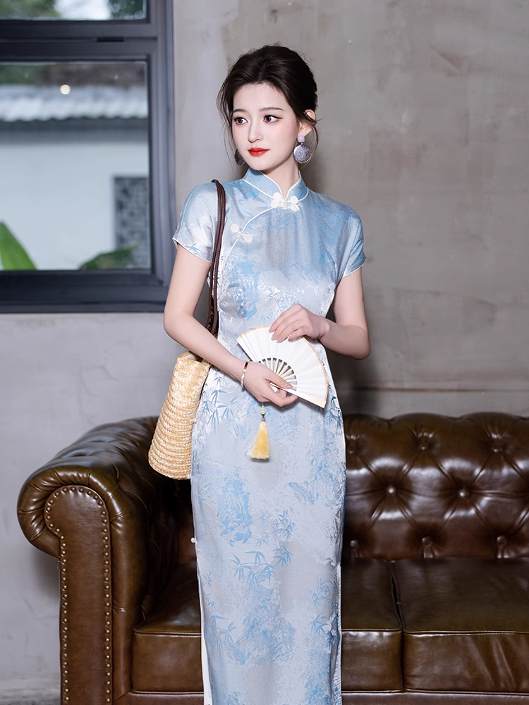 竹叶潇潇   001  2025年夏季新款气质显瘦蓝色复古旗袍