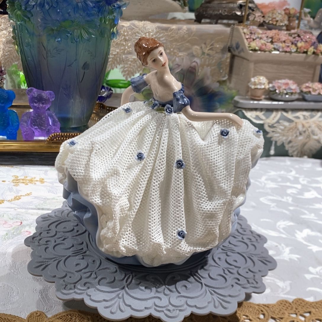 摆件回眸款蕾丝娃娃蓝色礼盒装