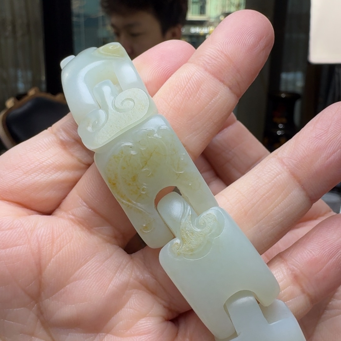 天***飞和田玉未镶嵌颈饰