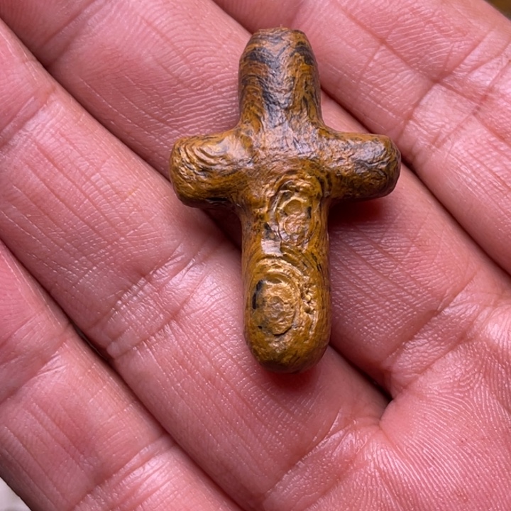 戈壁滩上的一玛瑙石