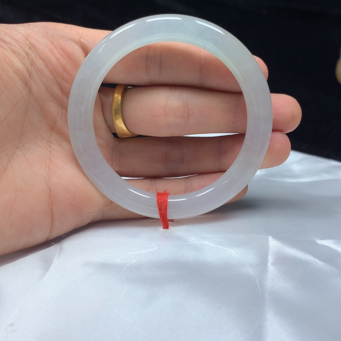 翡翠未镶嵌手镯（圆镯）53.3