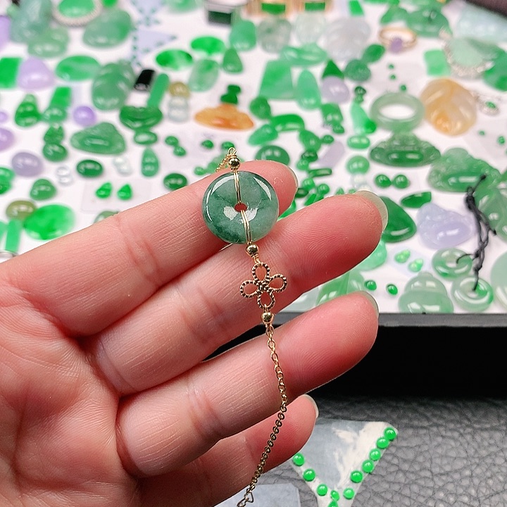 翡翠颈饰未镶嵌翡翠