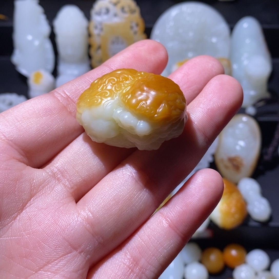 崔***和田玉未镶嵌颈饰