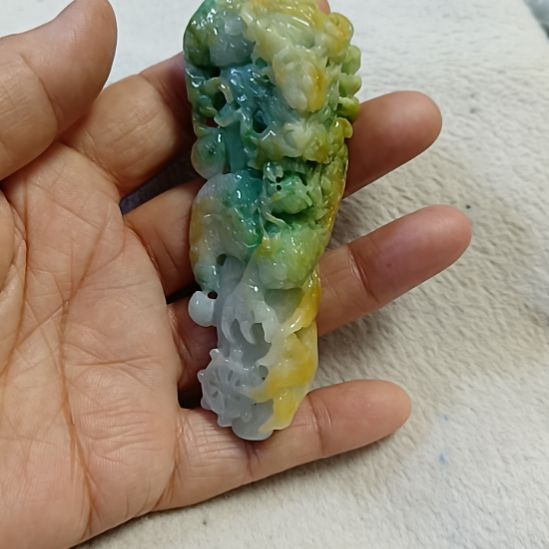 翡翠颈饰未镶嵌青*