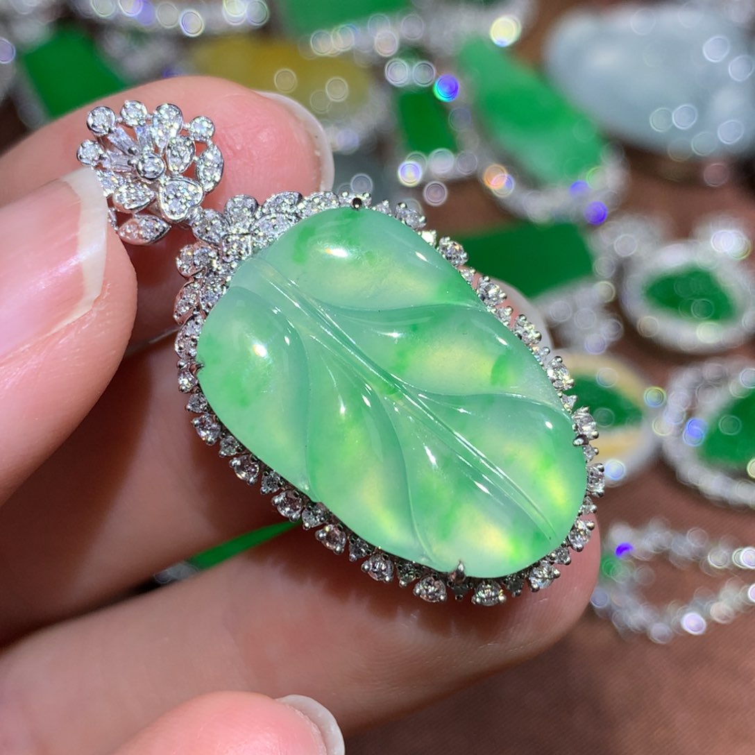 翡翠颈饰18K金镶嵌叶子