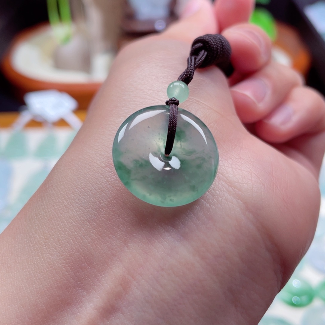 翡翠颈饰未镶嵌扣子