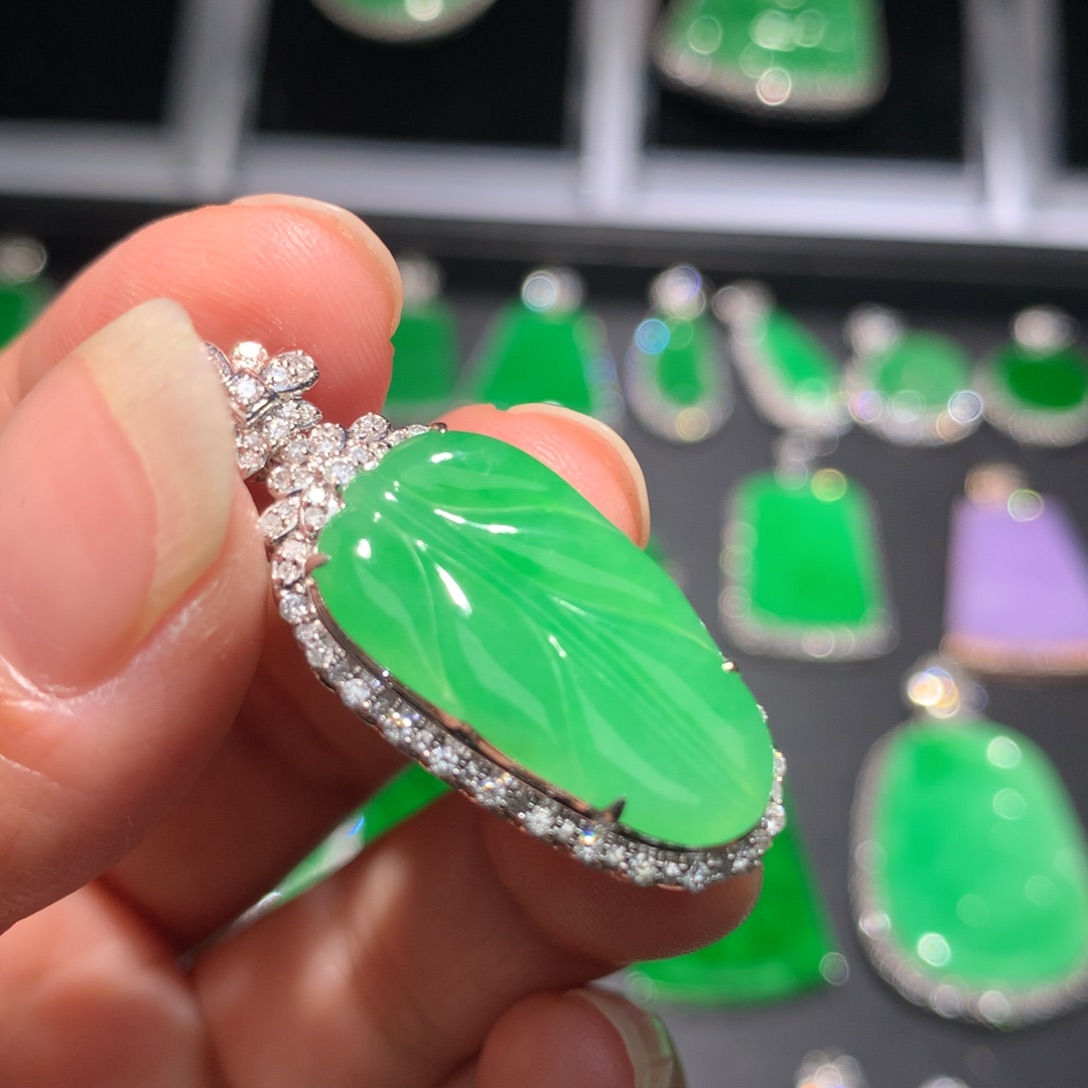 翡翠颈饰18K金镶嵌翡翠