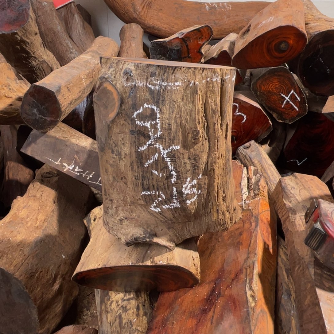 寻***爱木大红酸枝原料定制切料