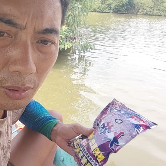 四季通用水库湖畔