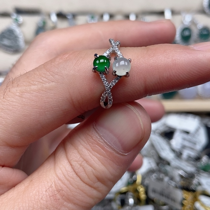 翡翠未镶嵌戒指戒指