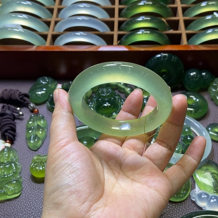蛇纹石玉未镶嵌手镯54